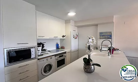 PORT GREC Appartement exclusif rénové avec vue panoramique sur la mer et le canal