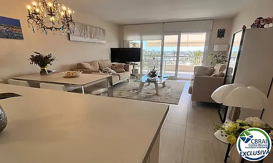 PORT GREC Appartement exclusif rénové avec vue panoramique sur la mer et le canal