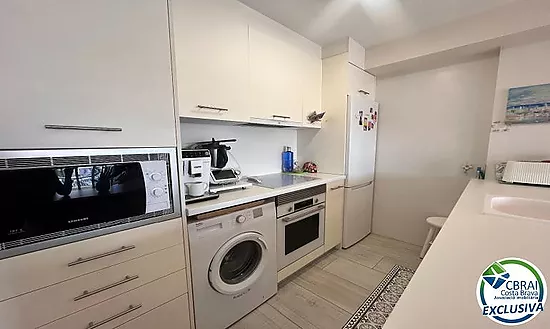 PORT GREC Appartement exclusif rénové avec vue panoramique sur la mer et le canal