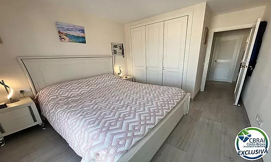 PORT GREC Appartement exclusif rénové avec vue panoramique sur la mer et le canal