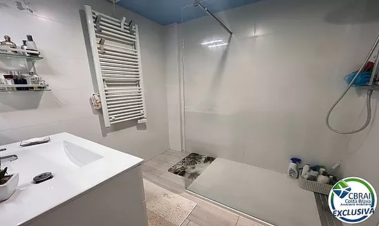 PORT GREC Appartement exclusif rénové avec vue panoramique sur la mer et le canal