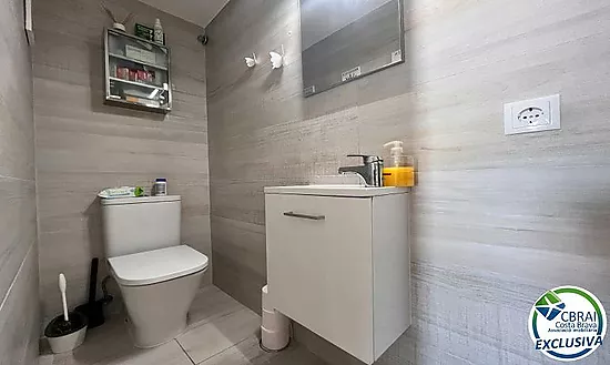 PORT GREC Appartement exclusif rénové avec vue panoramique sur la mer et le canal