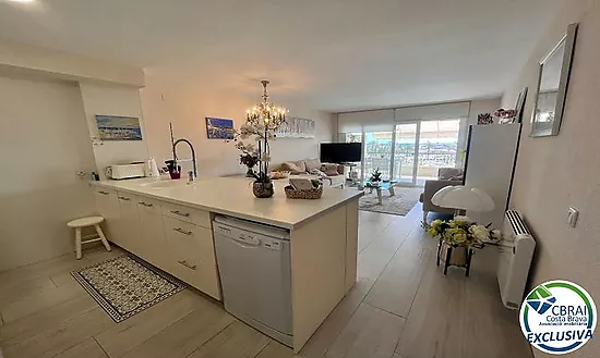 PORT GREC Appartement exclusif rénové avec vue panoramique sur la mer et le canal