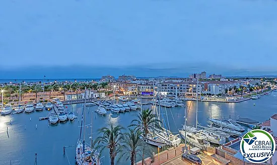 PORT GREC Appartement exclusif rénové avec vue panoramique sur la mer et le canal