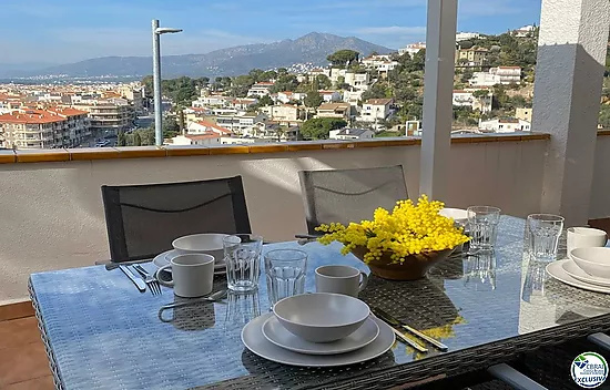 Cabin studio with tourist license and sea views.