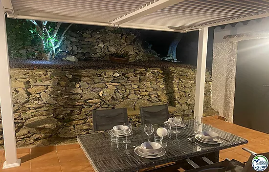 Cabin studio with tourist license and sea views.
