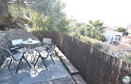 Cabin studio with tourist license and sea views.