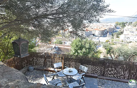 Cabin studio with tourist license and sea views.