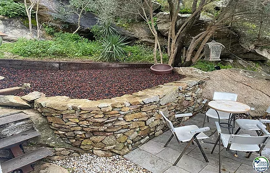 Cabin studio with tourist license and sea views.