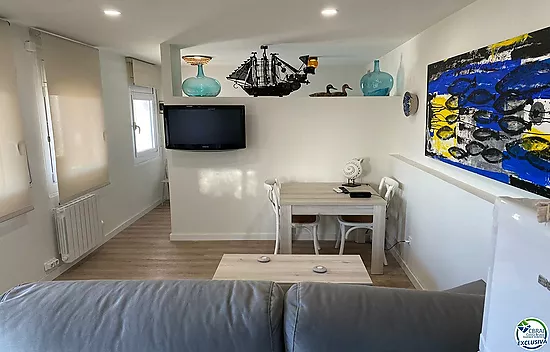 Cabin studio with tourist license and sea views.