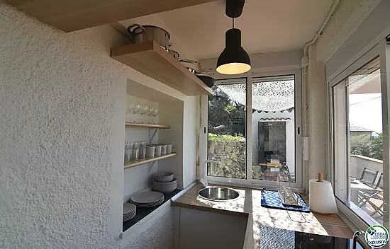 Cabin studio with tourist license and sea views.