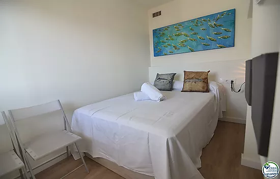 Cabin studio with tourist license and sea views.