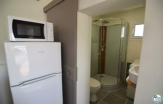 Cabin studio with tourist license and sea views.