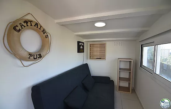 Cabin studio with tourist license and sea views.