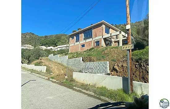 Gran casa moderna en construcción en Els Olivars. Una oportunidad única para personalizar su viviend