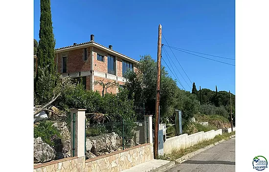 Gran casa moderna en construcción en Els Olivars. Una oportunidad única para personalizar su viviend