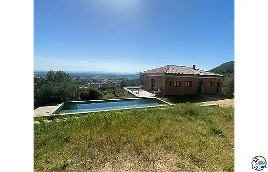 Gran casa moderna en construcción en Els Olivars. Una oportunidad única para personalizar su viviend
