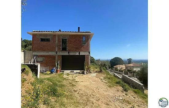 Gran casa moderna en construcción en Els Olivars. Una oportunidad única para personalizar su viviend