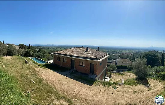Gran casa moderna en construcción en Els Olivars. Una oportunidad única para personalizar su viviend