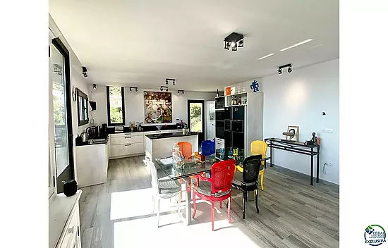 Gran casa moderna en construcción en Els Olivars. Una oportunidad única para personalizar su viviend