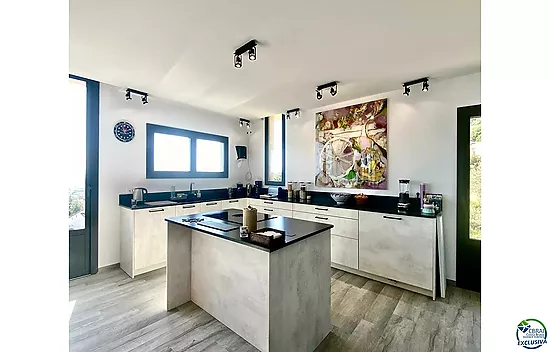 Gran casa moderna en construcción en Els Olivars. Una oportunidad única para personalizar su viviend