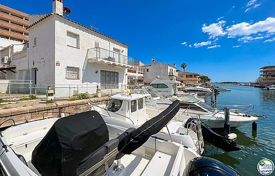 Casa con amarres 8x3 en Santa Margarita - Roses