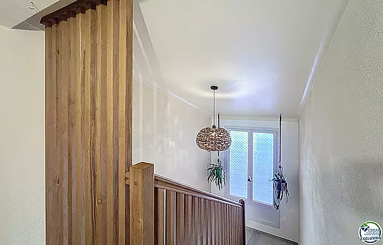 Renovated house with 5 bedrooms and tourist license in Empuriabrava, Peni area.