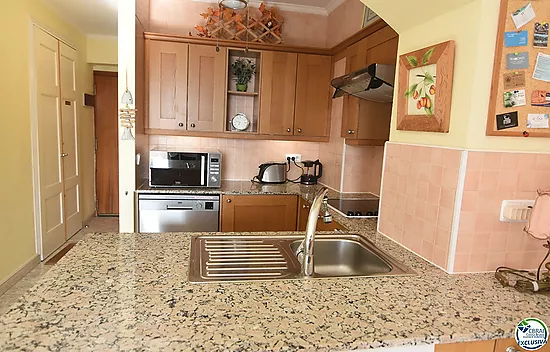 Appartement avec licence touristique à Santa Margarita, Roses, avec terrasse et piscines communautai