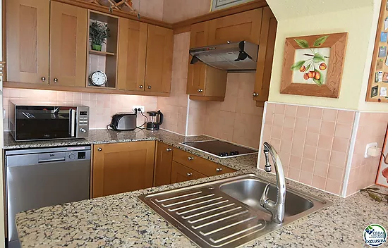 Appartement avec licence touristique à Santa Margarita, Roses, avec terrasse et piscines communautai