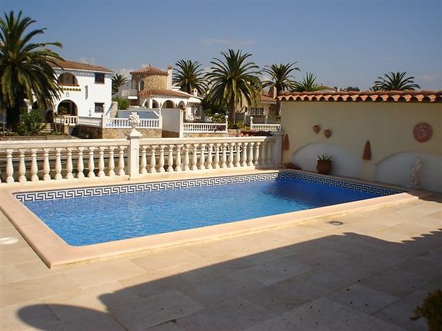 Empuriabrava, à louer, belle maison sur canal Ebre avec piscine et amarre privées