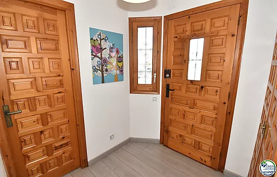 EMPURIABRAVA: Exclusive complex of six houses with moorings on the seafront for sale