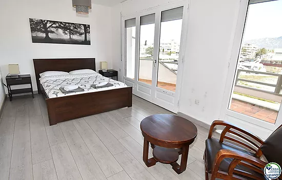 EMPURIABRAVA: Exclusive complex of six houses with moorings on the seafront for sale