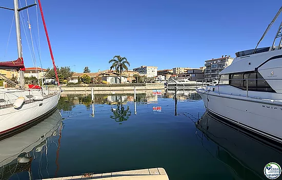 4 x 12 m mooring for both sailing and motor boats.