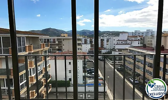 Appartement au dernier étage avec terrasse spacieuse à vendre à Santa Margarita Roses