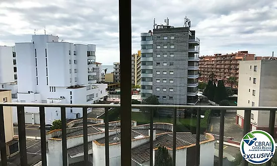 Appartement au dernier étage avec terrasse spacieuse à vendre à Santa Margarita Roses