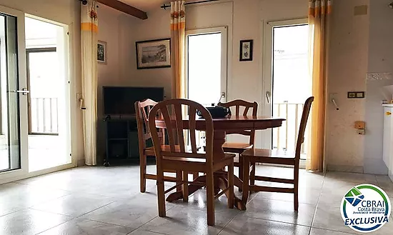 Appartement au dernier étage avec terrasse spacieuse à vendre à Santa Margarita Roses
