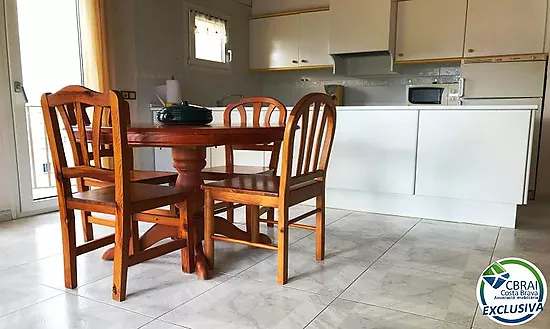 Appartement au dernier étage avec terrasse spacieuse à vendre à Santa Margarita Roses
