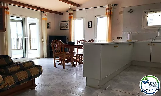 Appartement au dernier étage avec terrasse spacieuse à vendre à Santa Margarita Roses