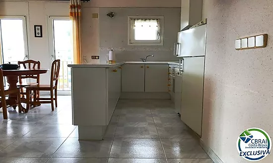 Appartement au dernier étage avec terrasse spacieuse à vendre à Santa Margarita Roses
