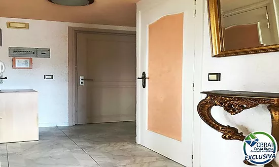 Appartement au dernier étage avec terrasse spacieuse à vendre à Santa Margarita Roses
