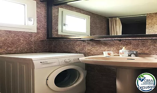 Appartement au dernier étage avec terrasse spacieuse à vendre à Santa Margarita Roses