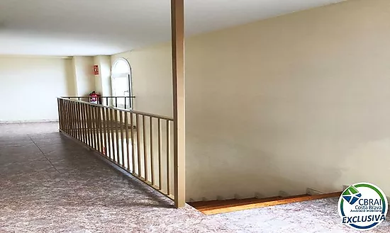 Appartement au dernier étage avec terrasse spacieuse à vendre à Santa Margarita Roses
