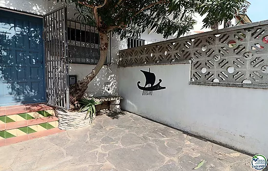 Townhouse with a private 10m x 3m mooring in Porto Fino, Empuriabrava
