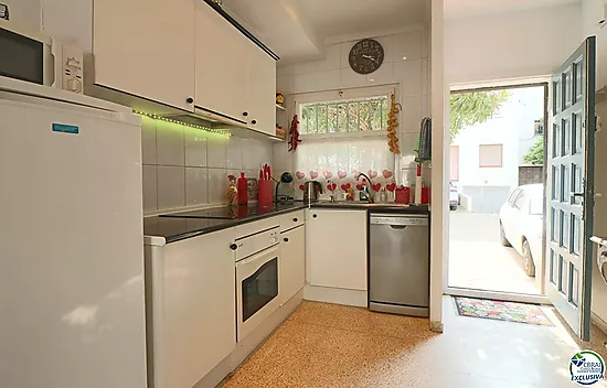 Townhouse with a private 10m x 3m mooring in Porto Fino, Empuriabrava