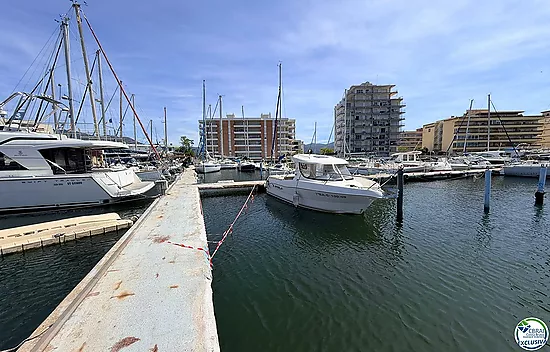 Amarrage de 3 x 8 mètres, pour bateau à voile ou à moteur.