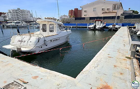 Amarrage de 3 x 8 mètres, pour bateau à voile ou à moteur.