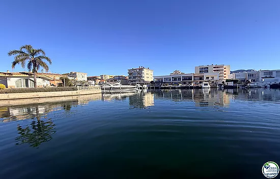 Amarrage de 3 x 8 mètres, pour bateau à voile ou à moteur.