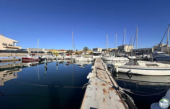 Amarrage de 3 x 8 mètres, pour bateau à voile ou à moteur.
