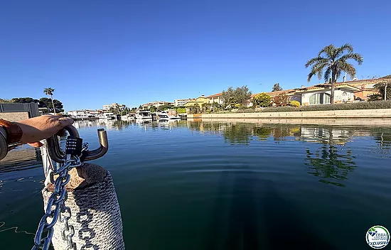 Amarrage de 3 x 8 mètres, pour bateau à voile ou à moteur.