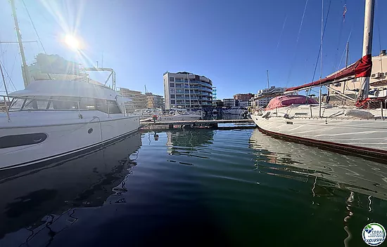 Amarrage de 3 x 8 mètres, pour bateau à voile ou à moteur.
